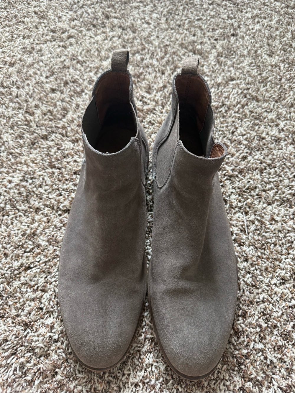Frye Men’s 10.5 Gray Taupe Suede Chelsea Boots